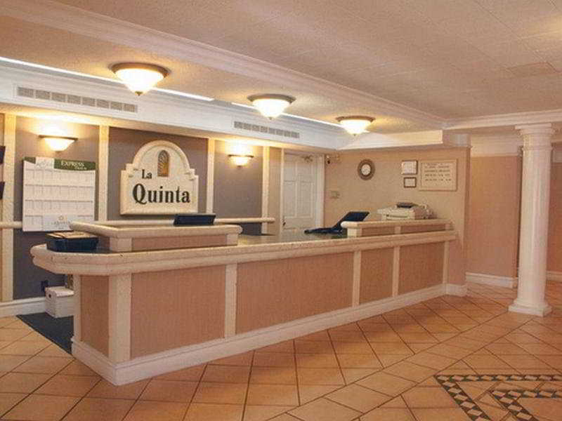 Quality Inn & Suites North Charleston - Ashley Phosphate Интериор снимка